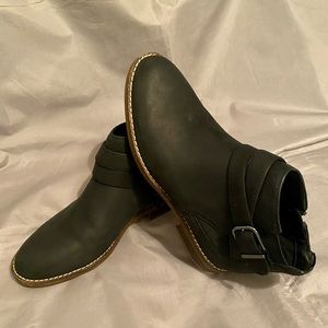 Women’s Clarks Camzin Hale Ankle Boot, Black Leather Size 7.5M